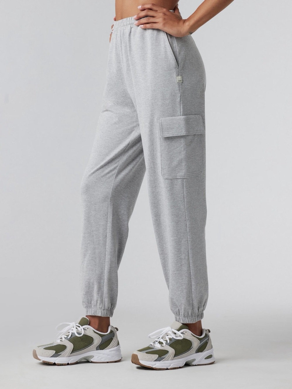 Vuori Boyfriend Cargo Jogger in Pale
Grey Heather Size Medium